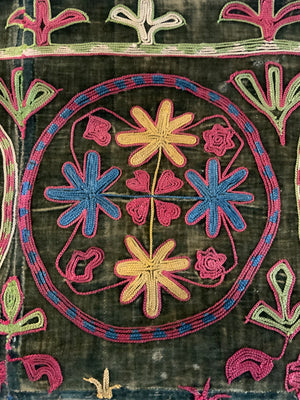 Kyrgyz antique Tush-Kiiz yurt hanging (109 x 212cm)