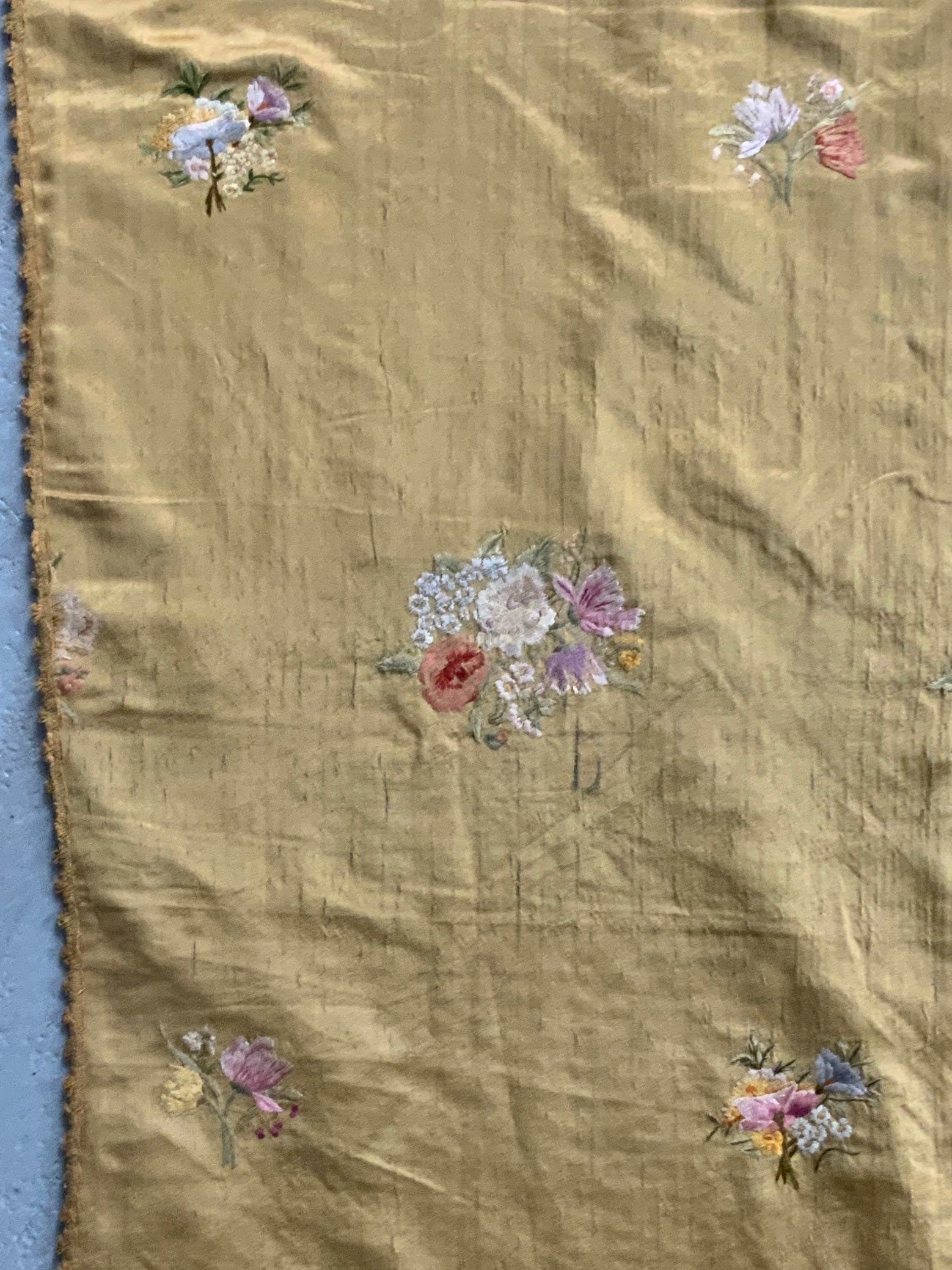 Lined antique yellow satin silk embroidery (263 x 112cm)