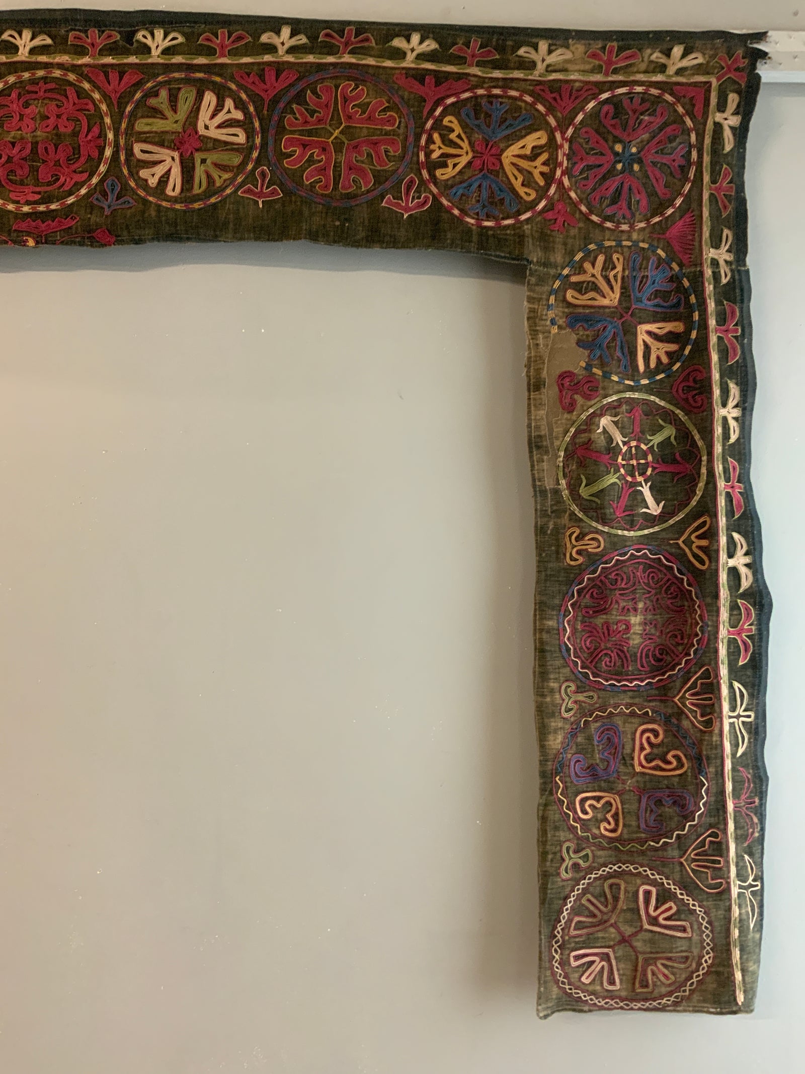 Kyrgyz antique Tush-Kiiz yurt hanging (109 x 212cm)