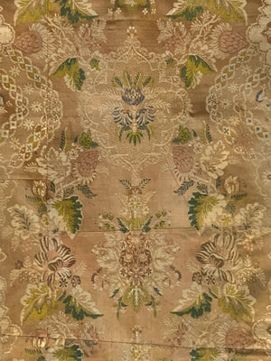 Lampas type antique continental silk (131 x 52cm)