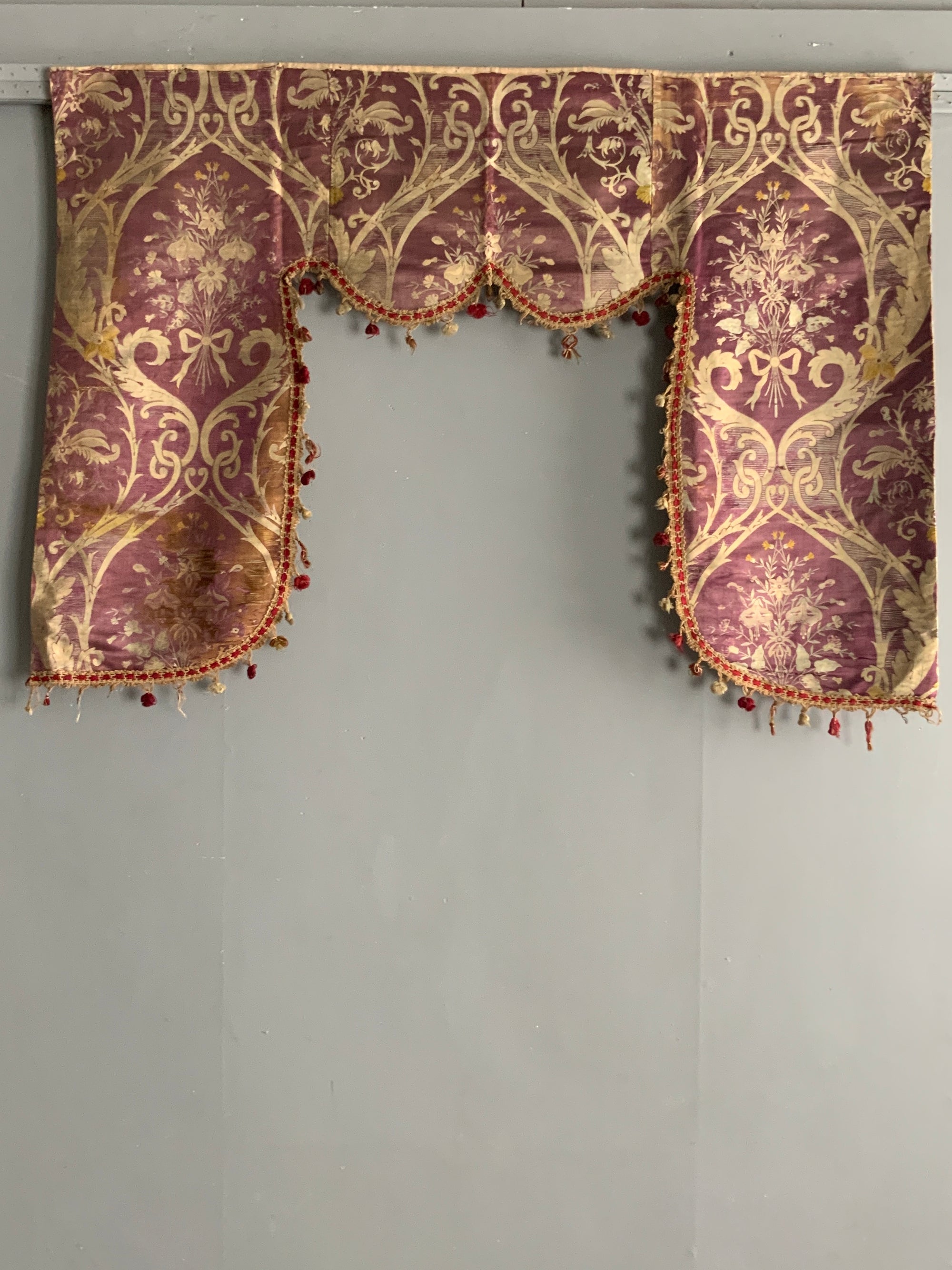 French antique silk pelmet (138 x 101cm) *AF