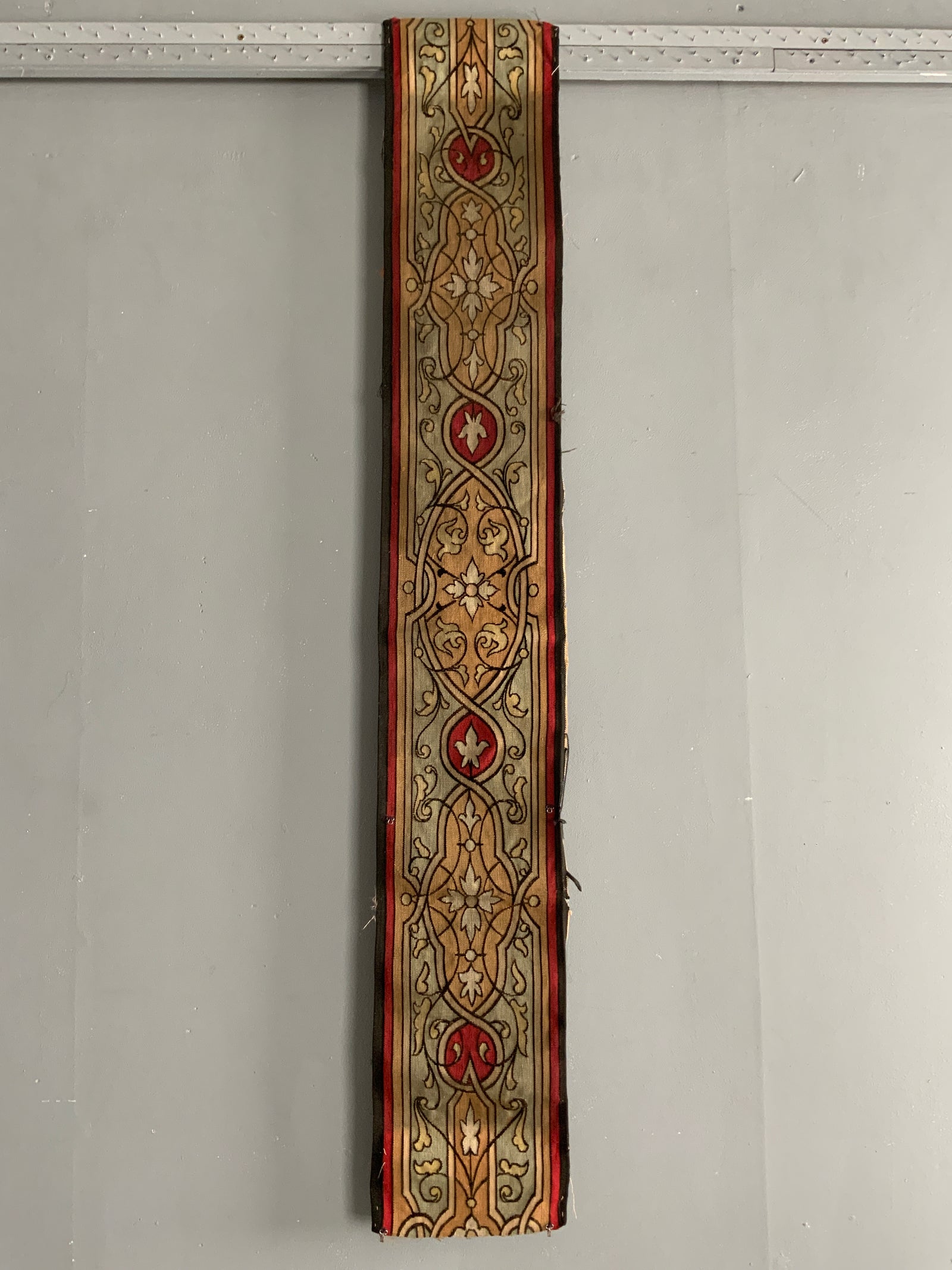 French Aubusson tapestry border (142 x 22cm)