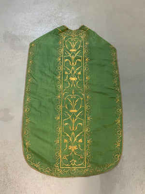Green silk chasuble with gilt embroidery (117 x 69cm)