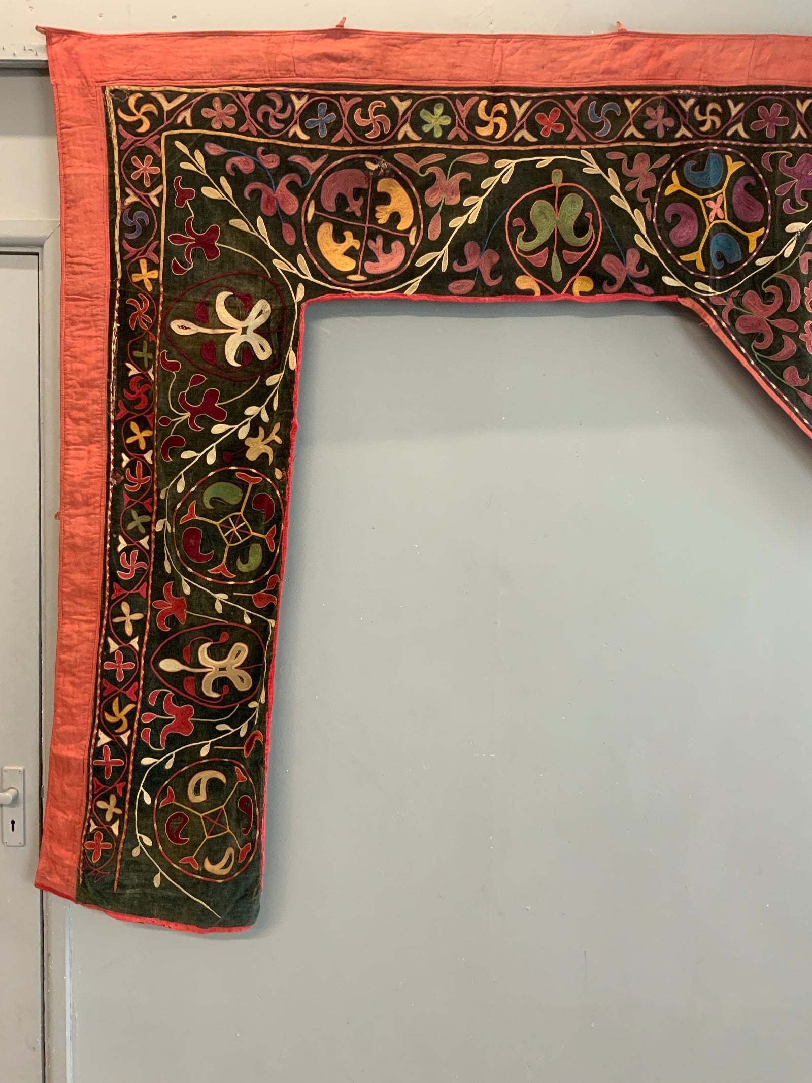 Kyrgyz antique Tush-Kiiz yurt hanging (156 x 304cm)