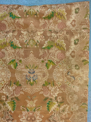 Lampas type antique continental silk (131 x 52cm)