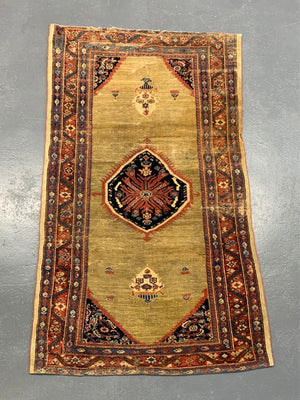 Antique Ferreghan rug (190 x 109cm)