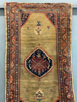 Antique Ferreghan rug (190 x 109cm)