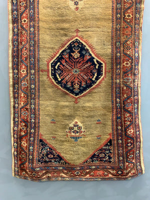 Antique Ferreghan rug (190 x 109cm)