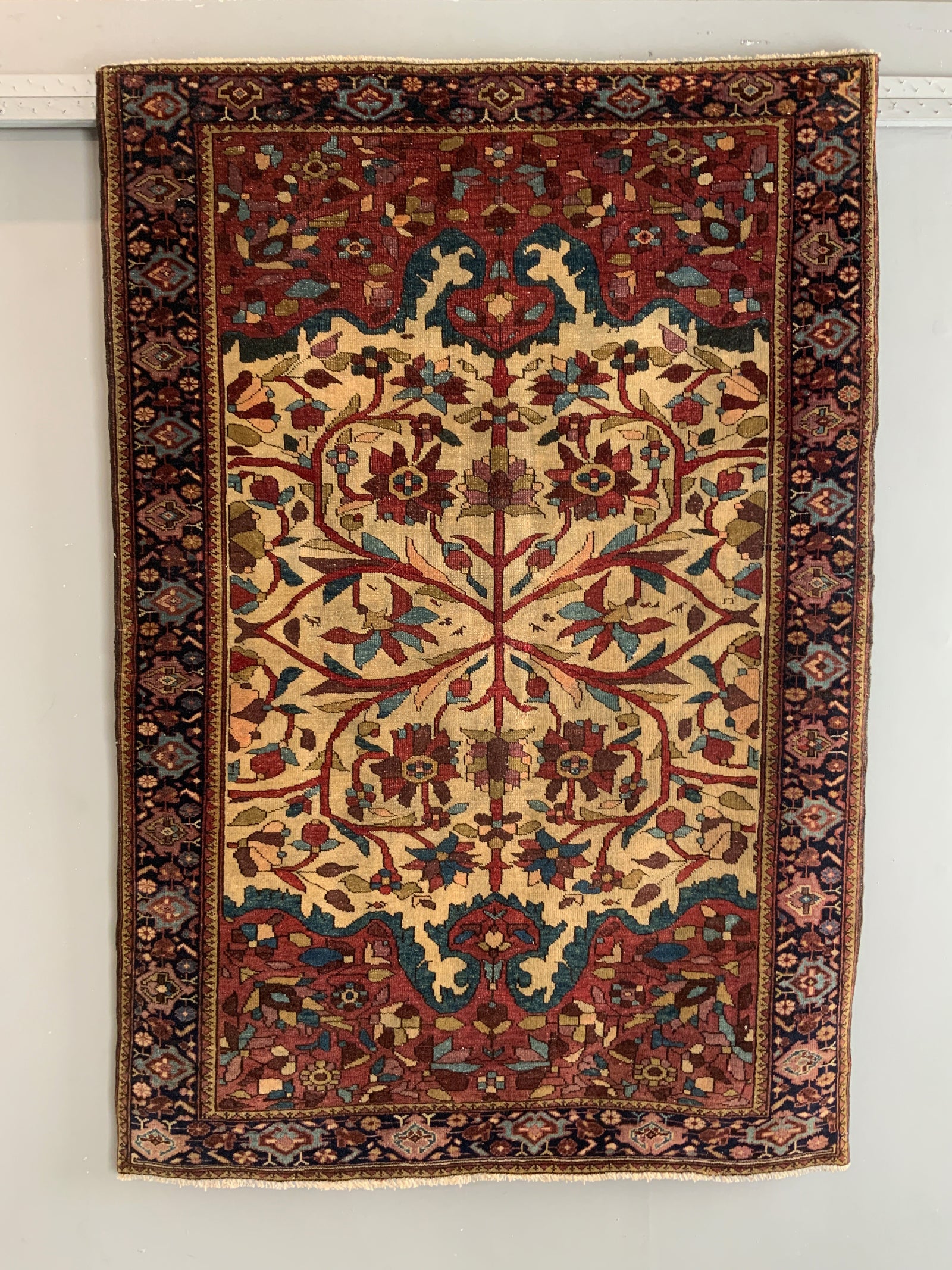 Sarouk antique small rug (147 x 104cm)