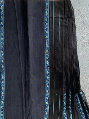 Chinese pleated satin silk skirt (100 x 68cm)