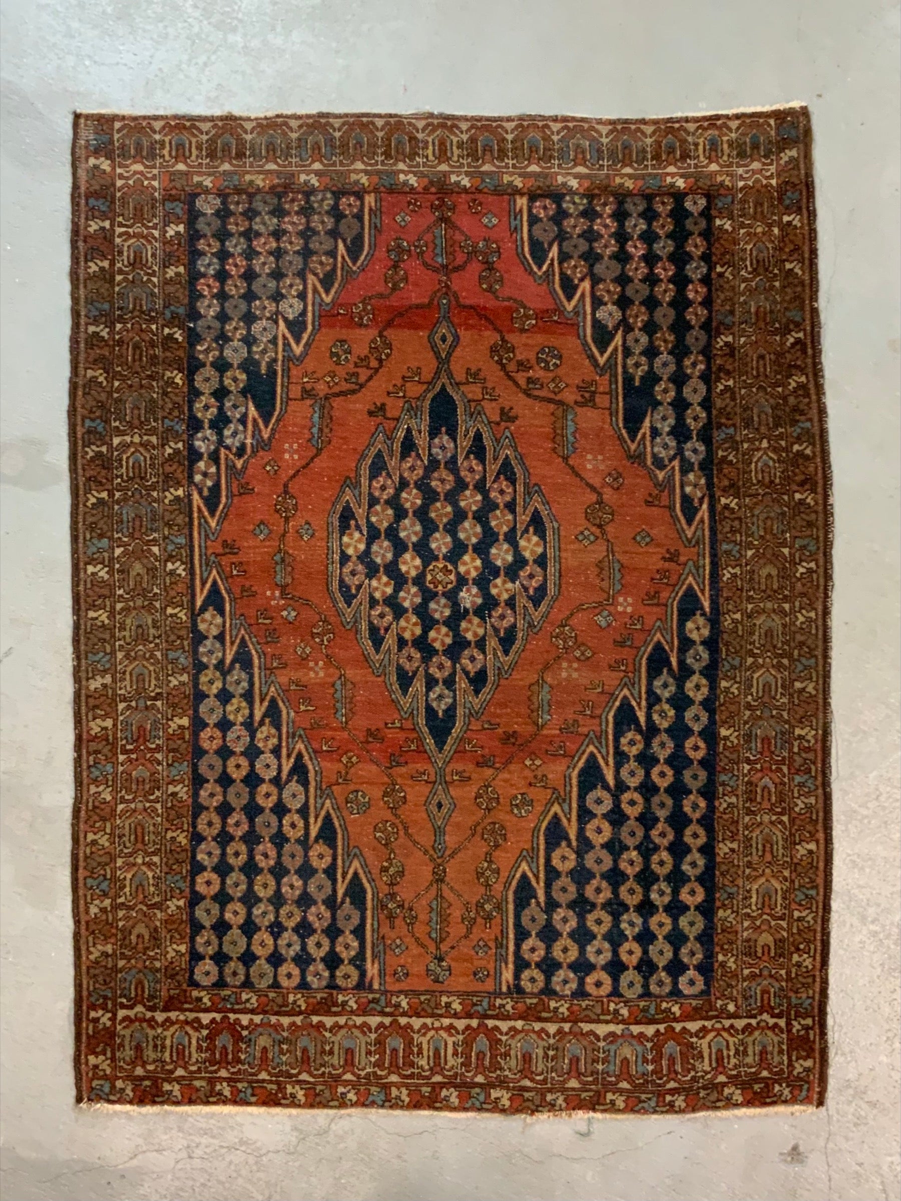 Mazlaghan vintage rug (187 x 142cm)