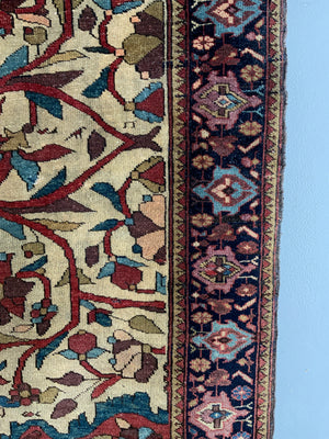 Sarouk antique small rug (147 x 104cm)