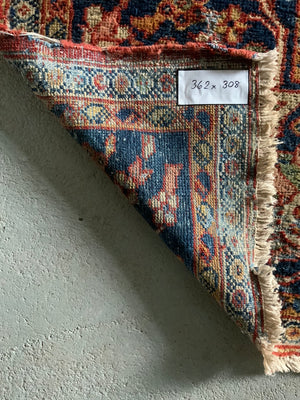 Sultanabad Mahal vintage carpet (362 x 308cm)