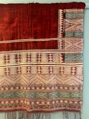 Tunisian vintage ' bakhnoug ' mantle (126 x 135cm)