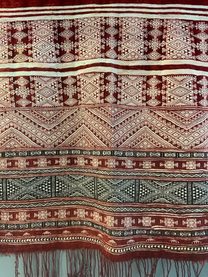 Tunisian vintage ' bakhnoug ' mantle (126 x 135cm)