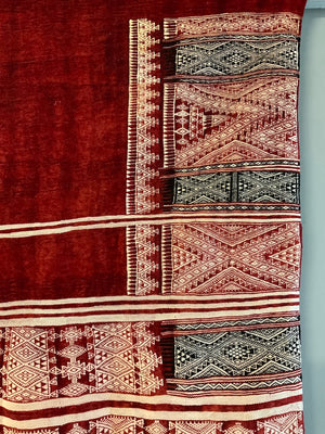 Tunisian vintage ' bakhnoug ' mantle (126 x 135cm)