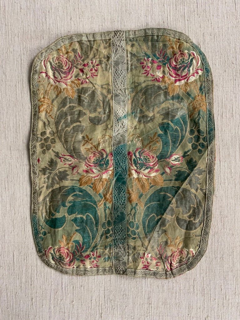 Continental silk brocade (54 x 41cm)