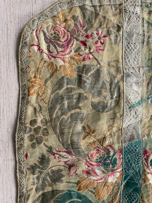 Continental silk brocade (54 x 41cm)