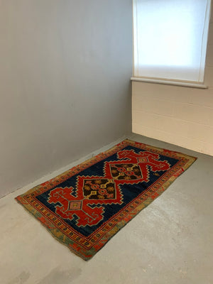 Caucasian vintage rug (186 x 108cm)