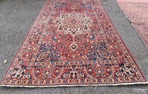 Bactiar Carpet With Medalion Design (315 X 215Cm) Carpet