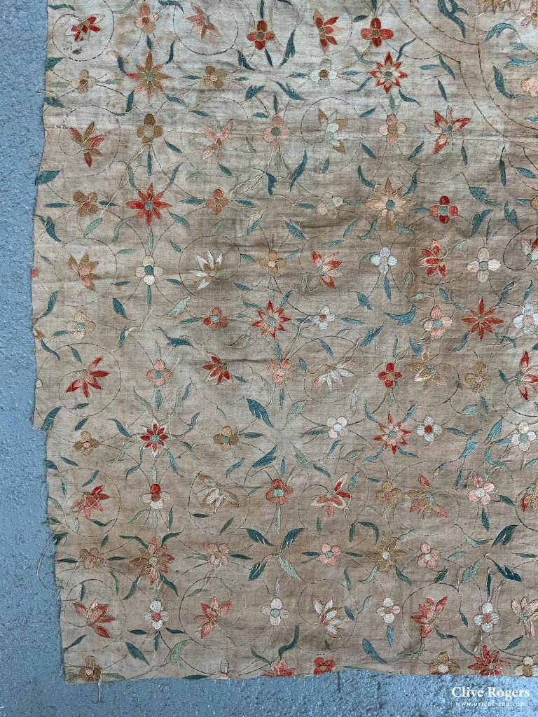 Fine Silk Embroidery (184 X 137 Cm)