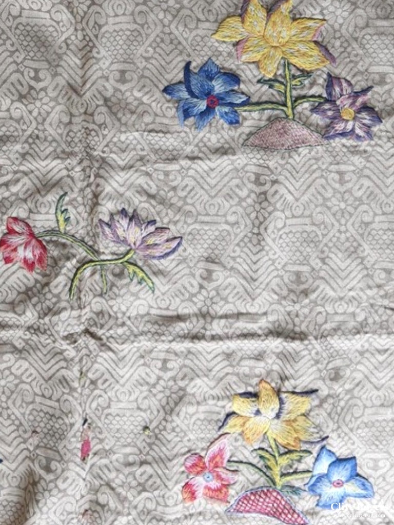English Wool Crewel Work On A Damask Linen (225 X 160Cm)