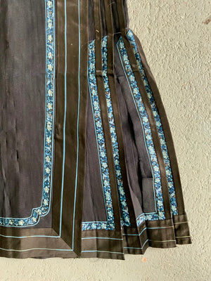 Chinese pleated satin silk skirt (100 x 68cm)