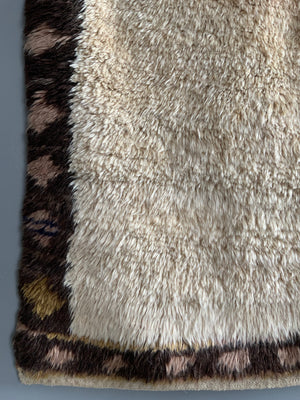 Turkish plain centre Tulu rug (165 x 117cm)