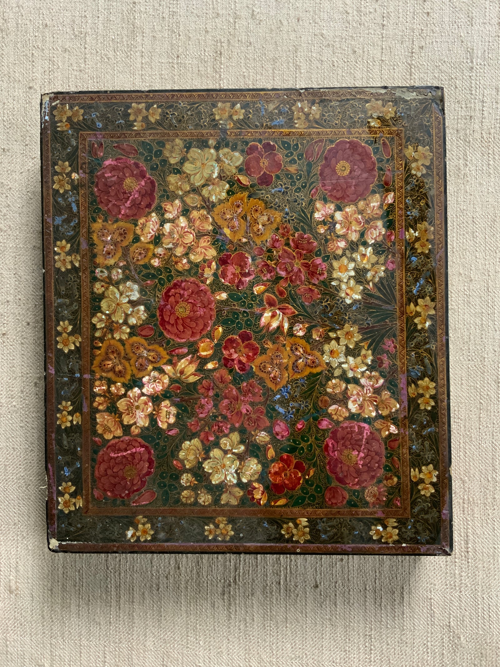 Kashmir papier-mâché gaming box with counters