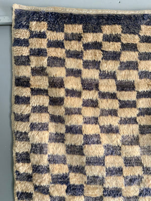 Turkish Tulu chequered rug (145 x 108cm)