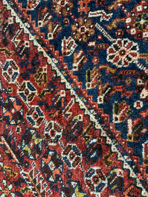 Shirazi Gashgai carpet (292 x 206cm)