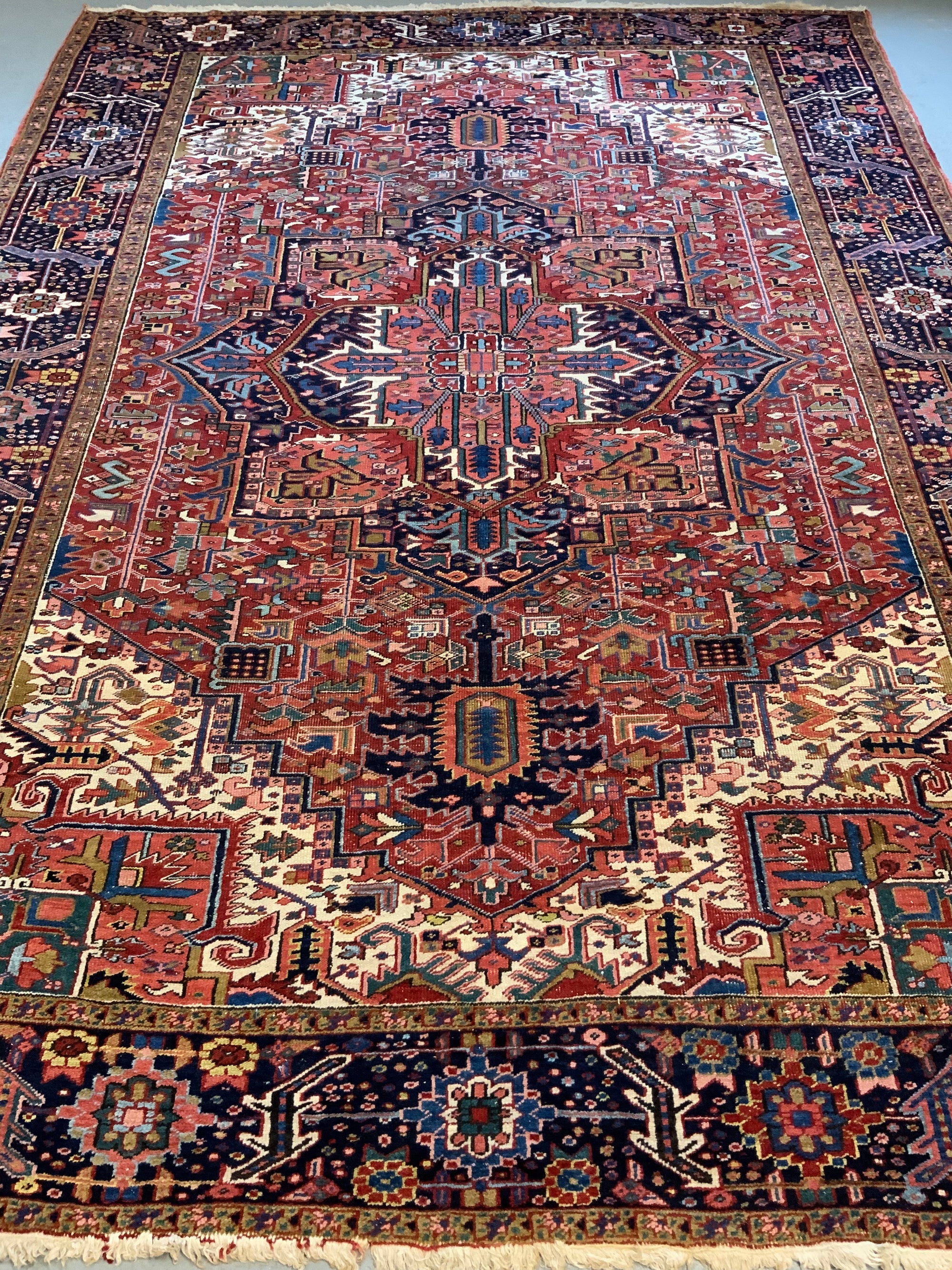 Heriz carpet (352 x 261cm)