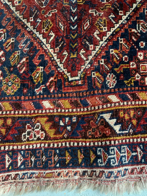 Shirazi Gashgai carpet (292 x 206cm)