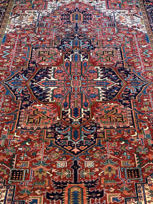 Heriz carpet (352 x 261cm)