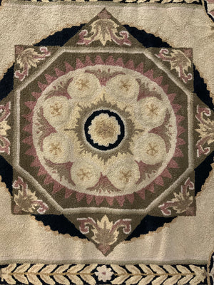 Looped pile mosaic design carpet (290 x 232cm)