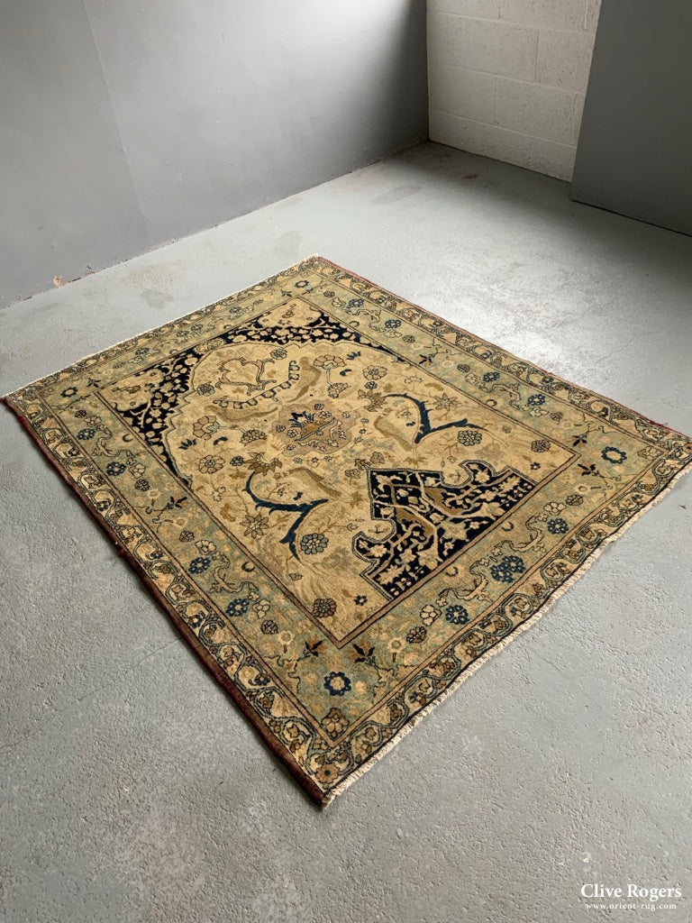 Kirman vintage niched rug (178 x 135cm) - Clive Rogers