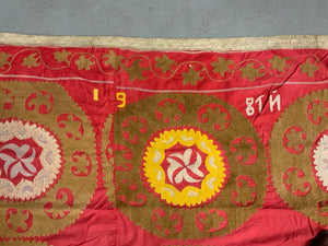 Uzbek silk embroidered Samarkand Suzani (280 x 227cm)