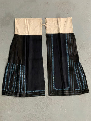 Chinese pleated satin silk skirt (100 x 68cm)