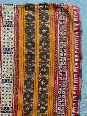 Sumatran Croe Tapis Silk Embroidered With Mirrors On Cotton (104 X 104Cm)