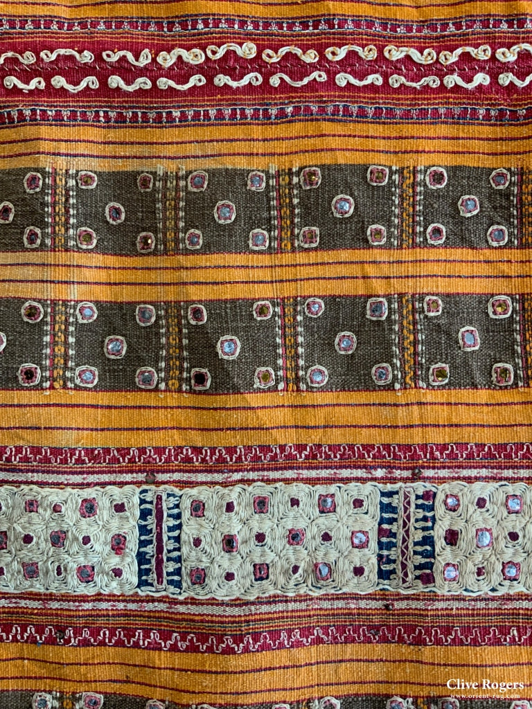 Sumatran Croe Tapis Silk Embroidered With Mirrors On Cotton (104 X 104Cm)