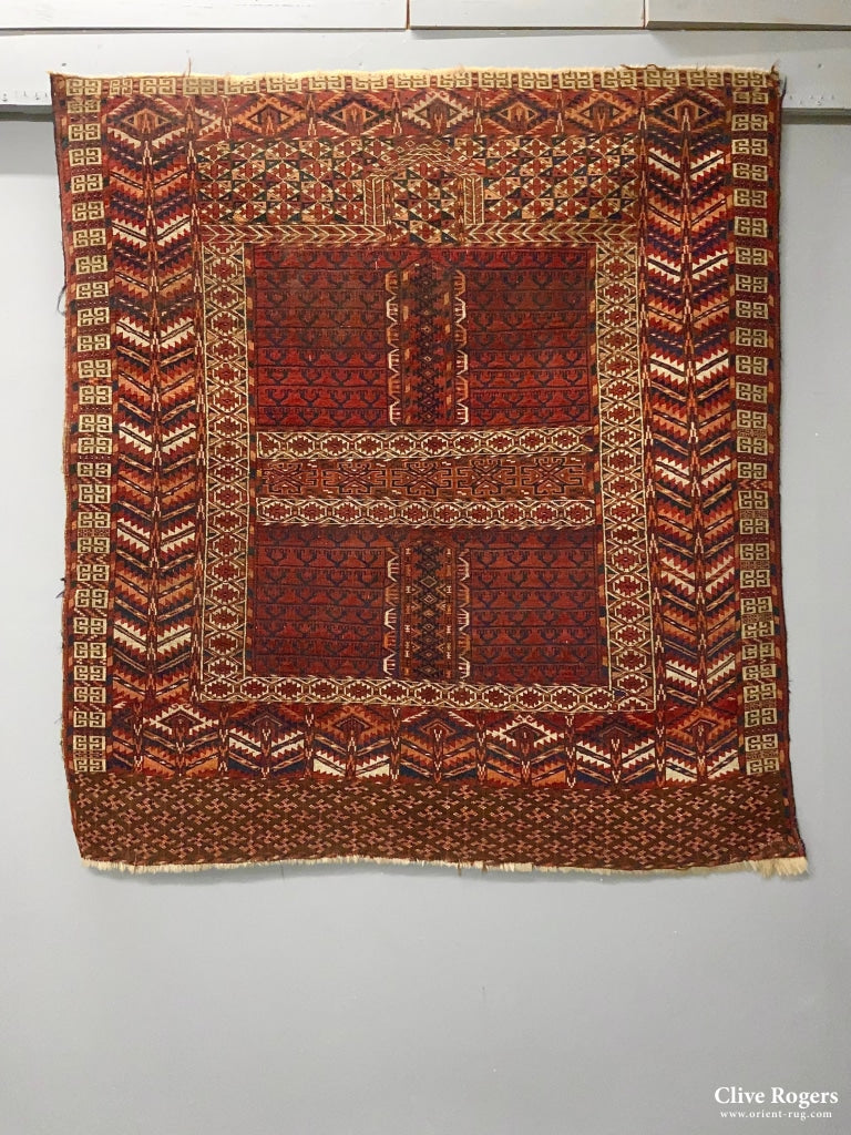 Turkmen Tekke Ensi Rug (144 X 132Cm)