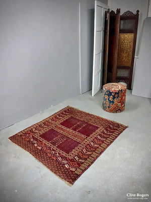 Turkmen Tekke Ensi Rug (144 X 132Cm)