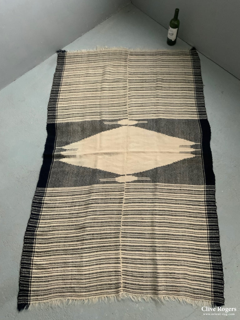 (177 X 115 Cm)